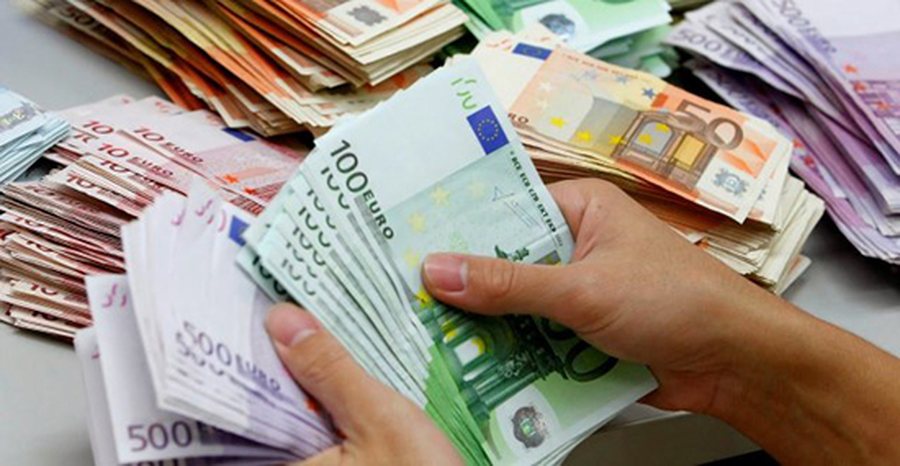 Sejko: Te ndalet pagesa me euro ne Shqiperi ne vend te lekut, nuk lejon stabilizimin e kursit